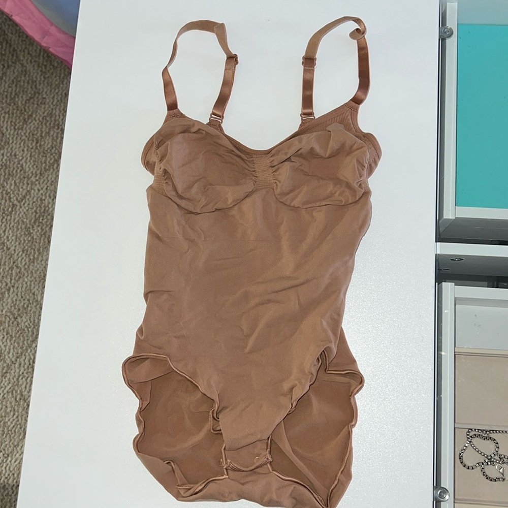 SKIMS- Shapewear